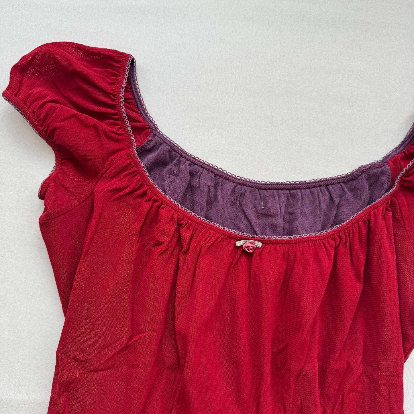 Red puff sleeve top (M)
