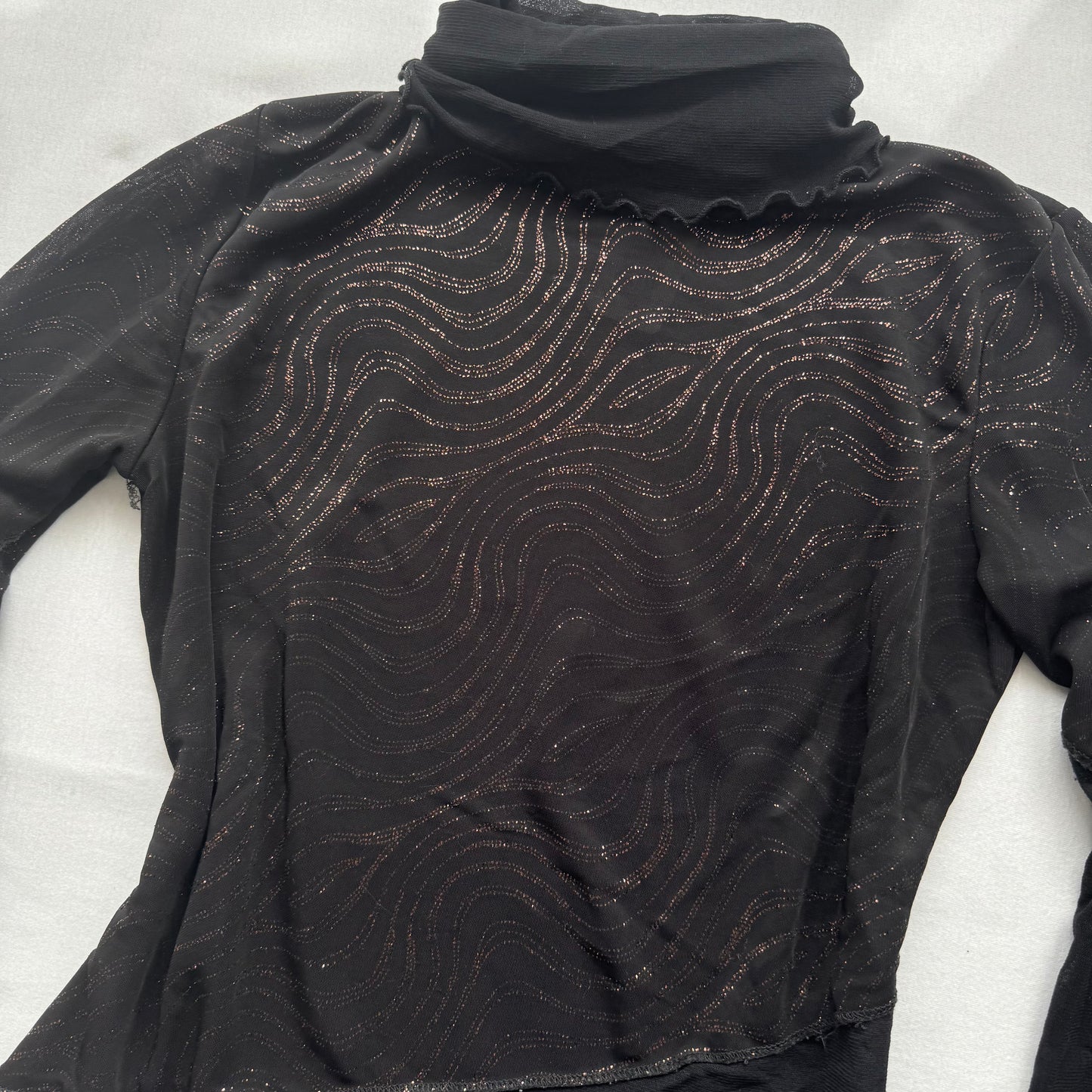 Glittery asymetrical turtleneck (M)