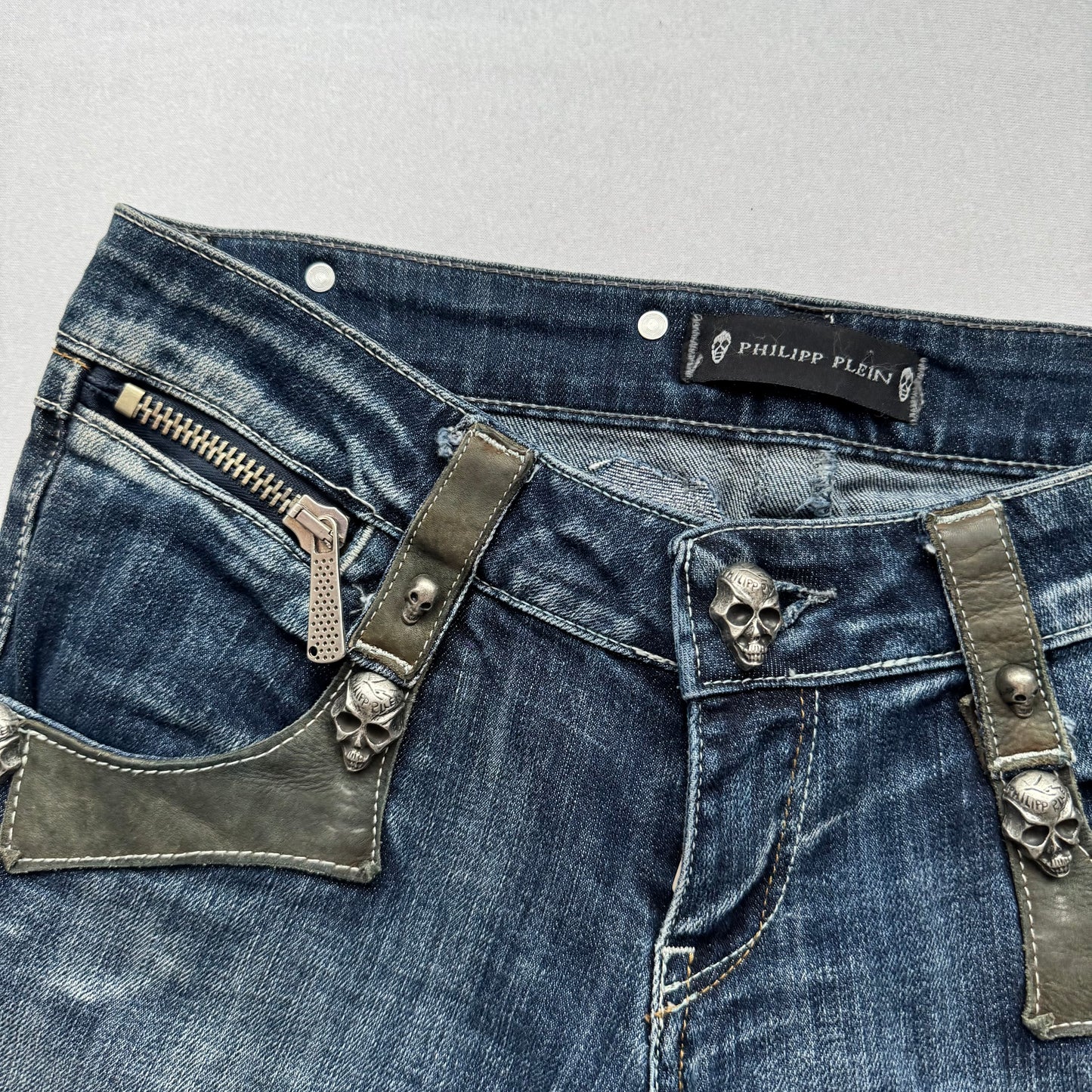 Grunge straight leg jeans (27)