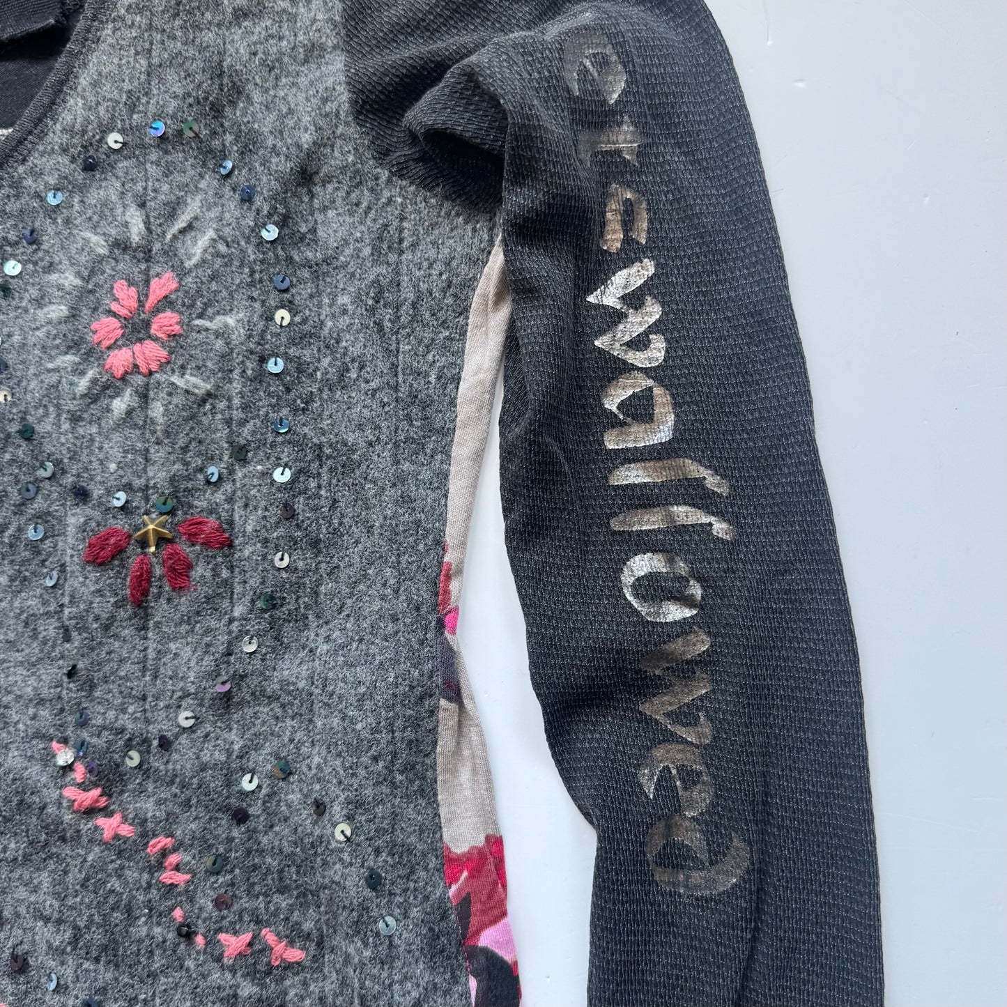 Vintage Embroidered Y2K Long Sleeve Top (S)