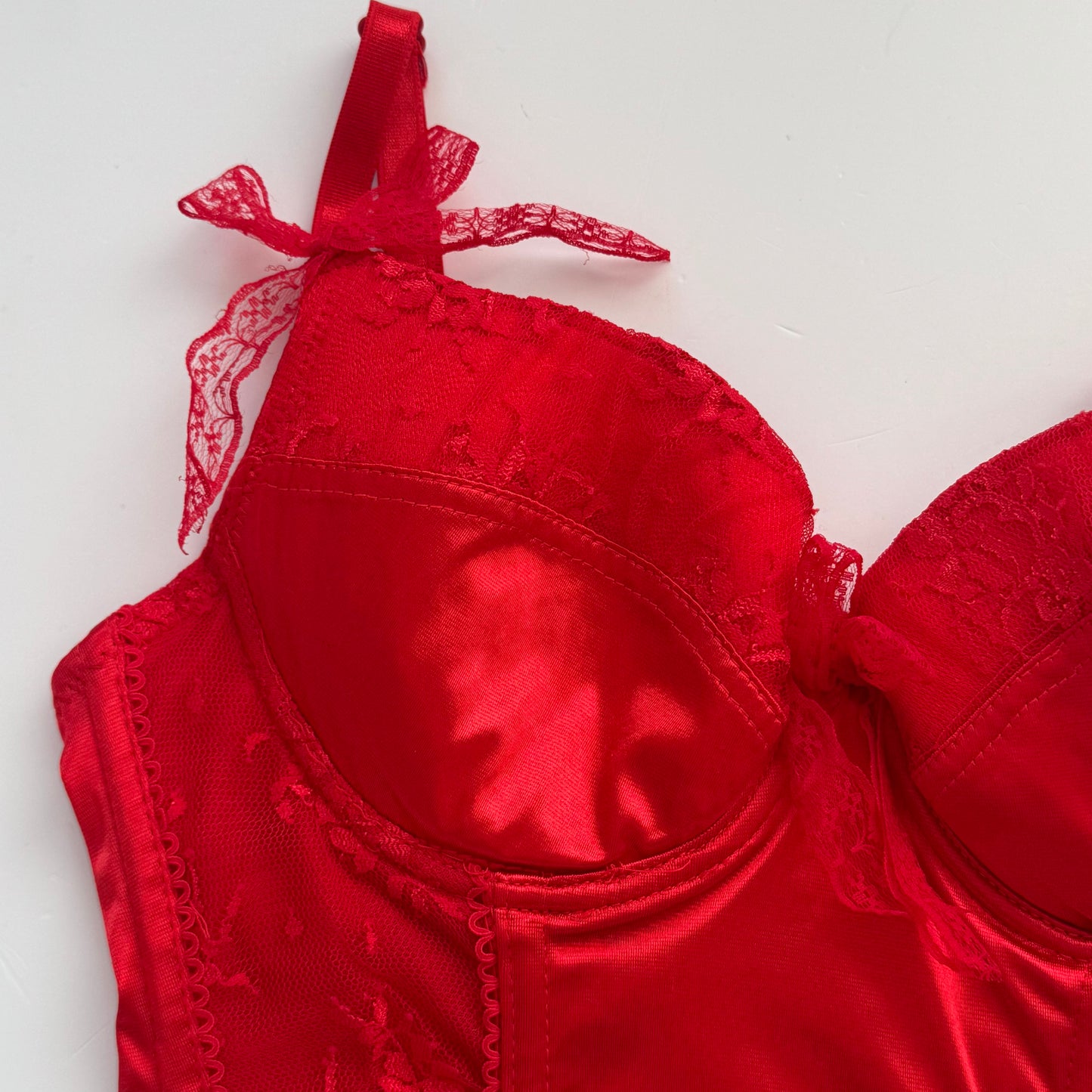 Red lace corset (70A)