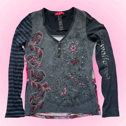 Vintage Embroidered Y2K Long Sleeve Top (S)