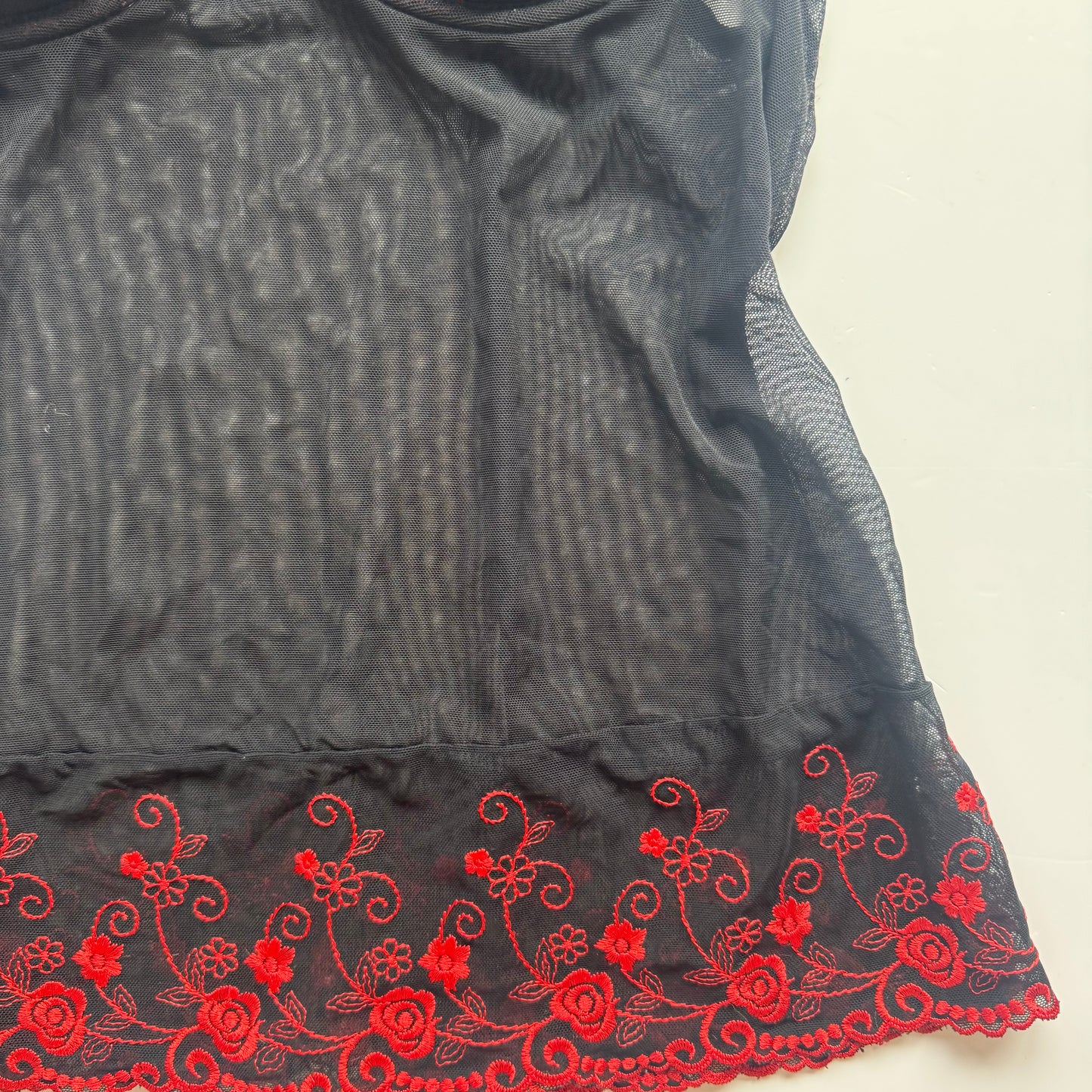 Black Embroidered Y2k Top (80C)