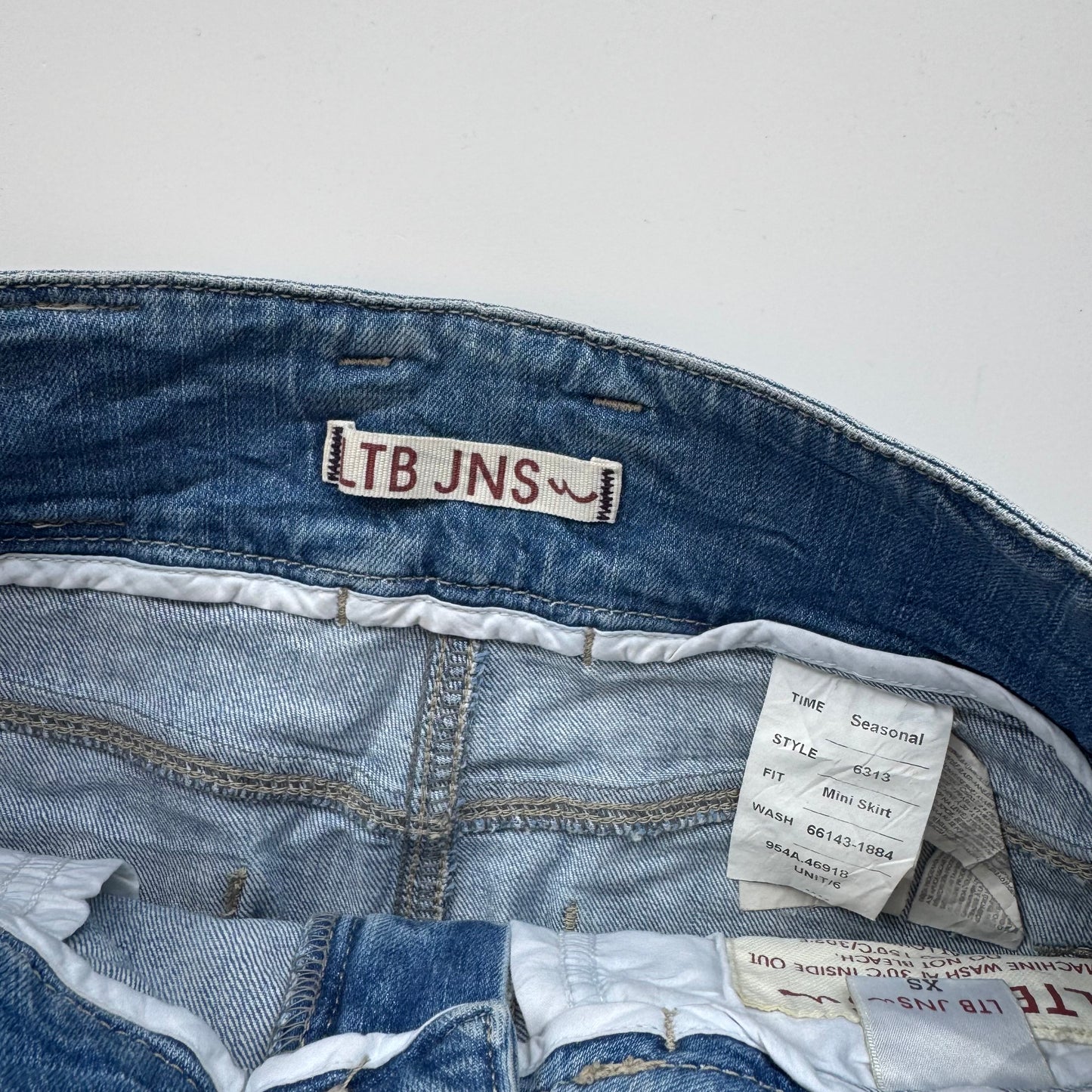 Denim mini skirt (XS)