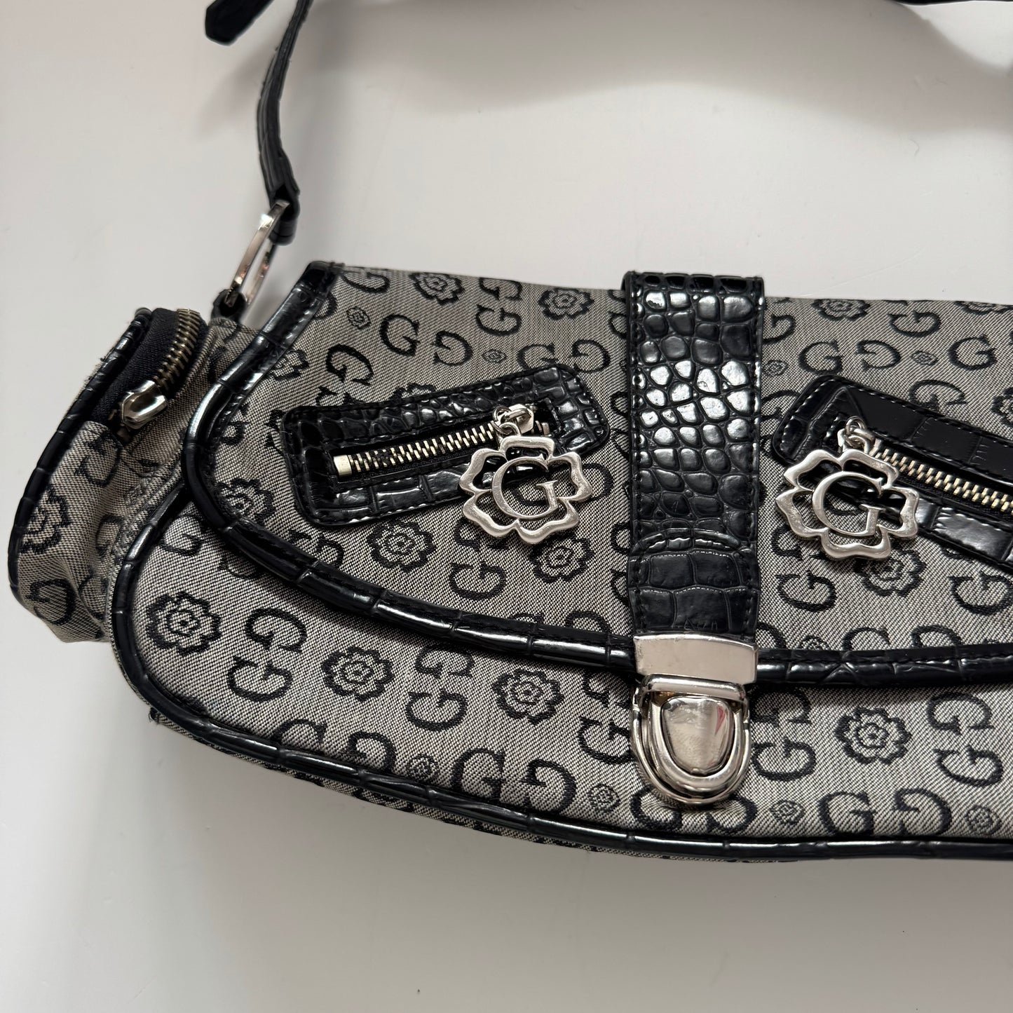 Grey Y2k shoulder bag