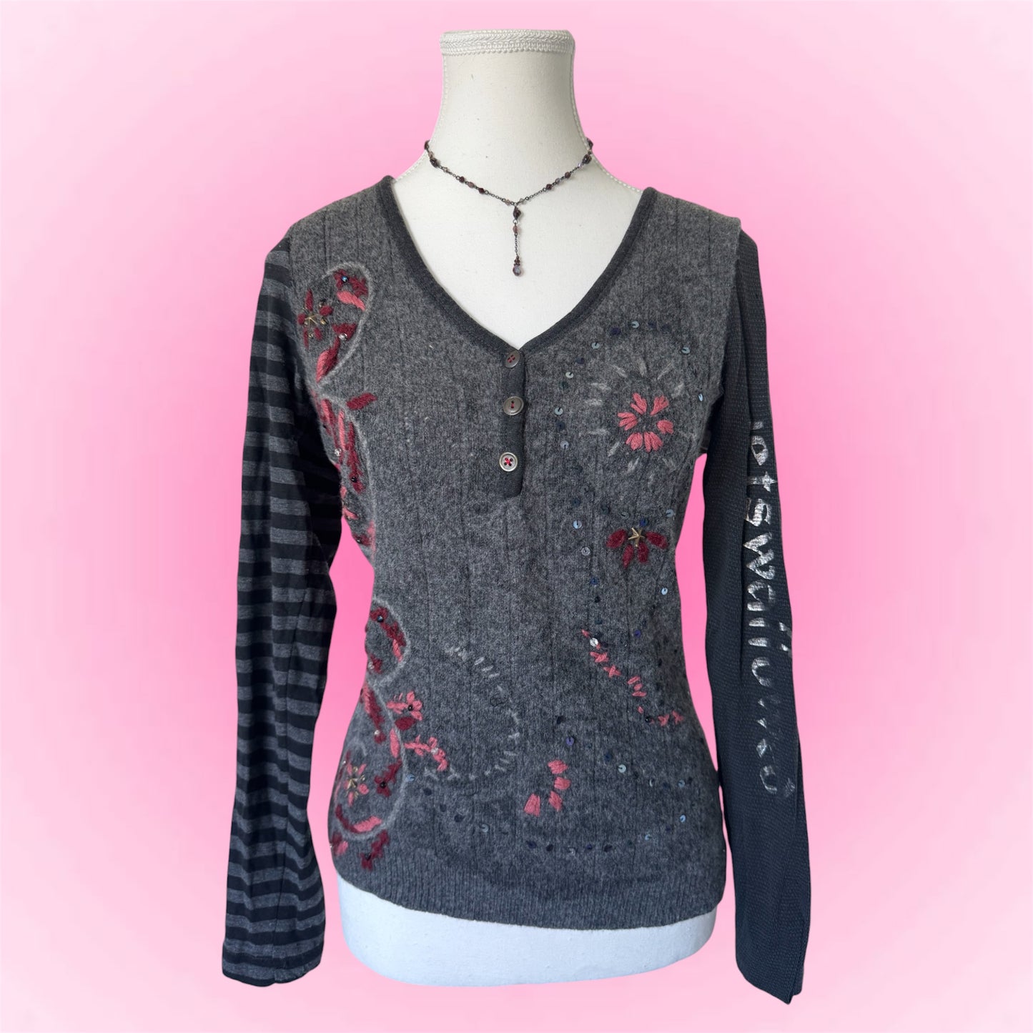 Vintage Embroidered Y2K Long Sleeve Top (S)