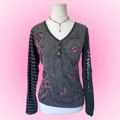 Vintage Embroidered Y2K Long Sleeve Top (S)