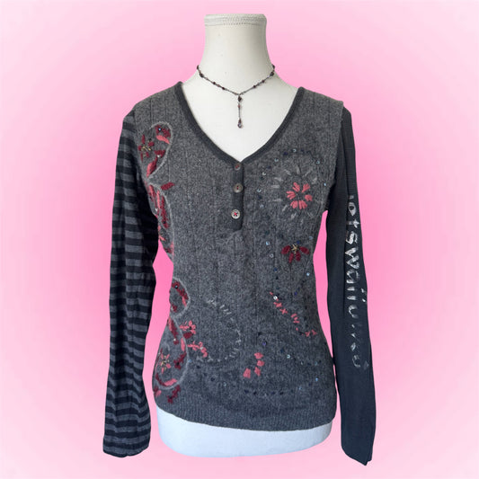 Vintage Embroidered Y2K Long Sleeve Top (S)